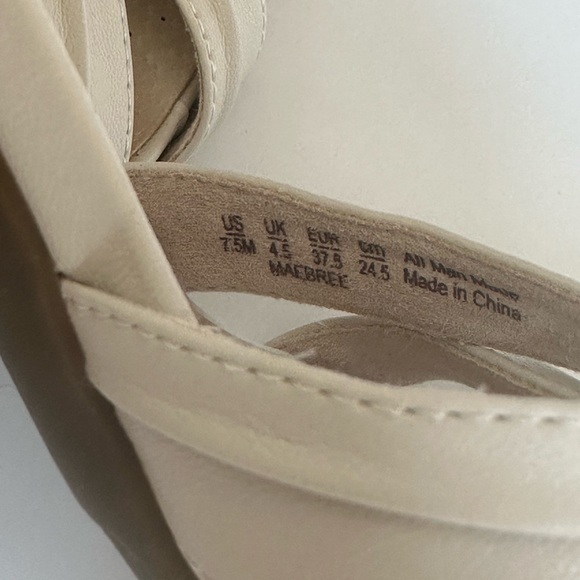 Lifestride Strap Heels - Picture 10 of 10